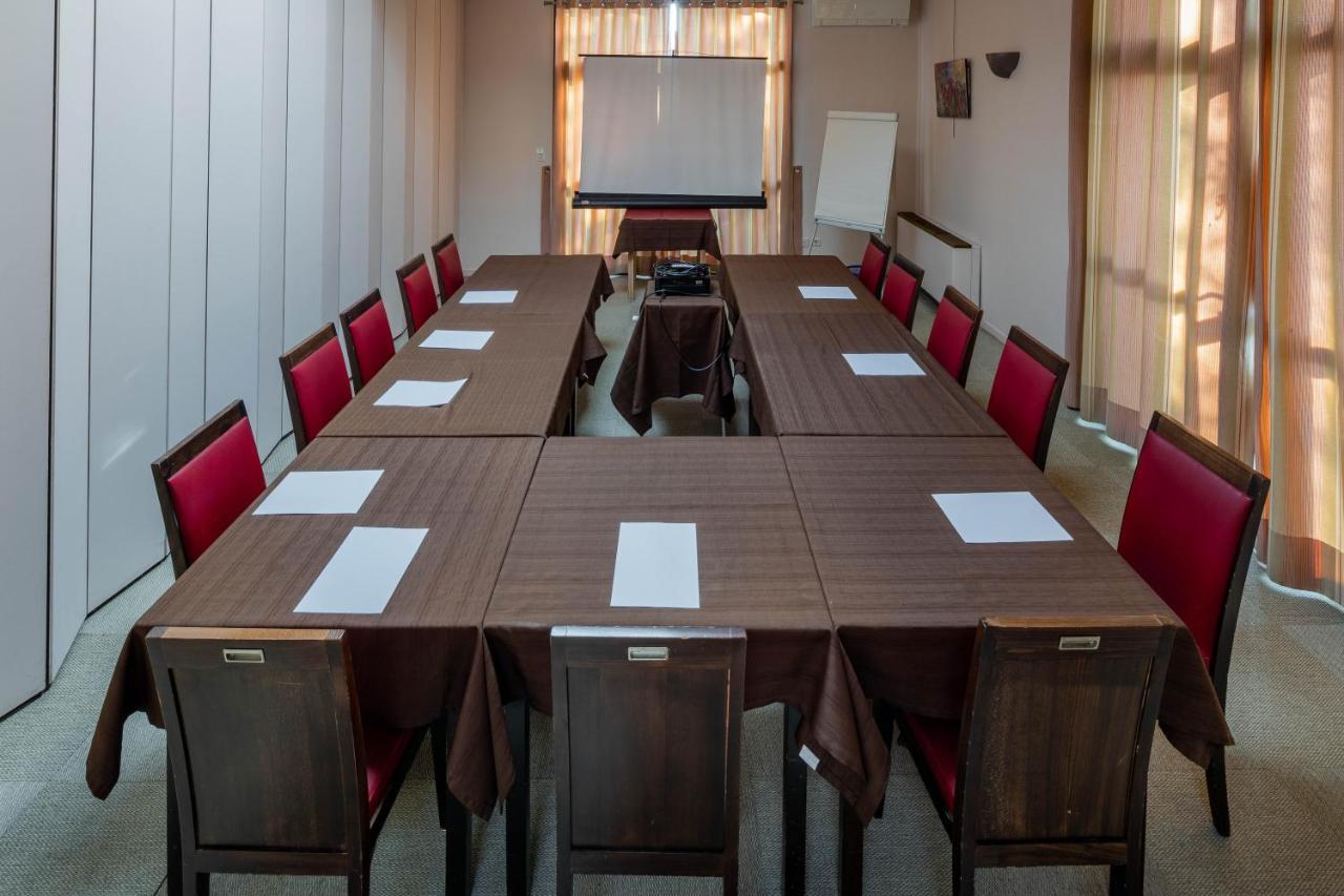 Logis Hotel Noemys Brive - Restaurant Le Teinchurier Luaran gambar