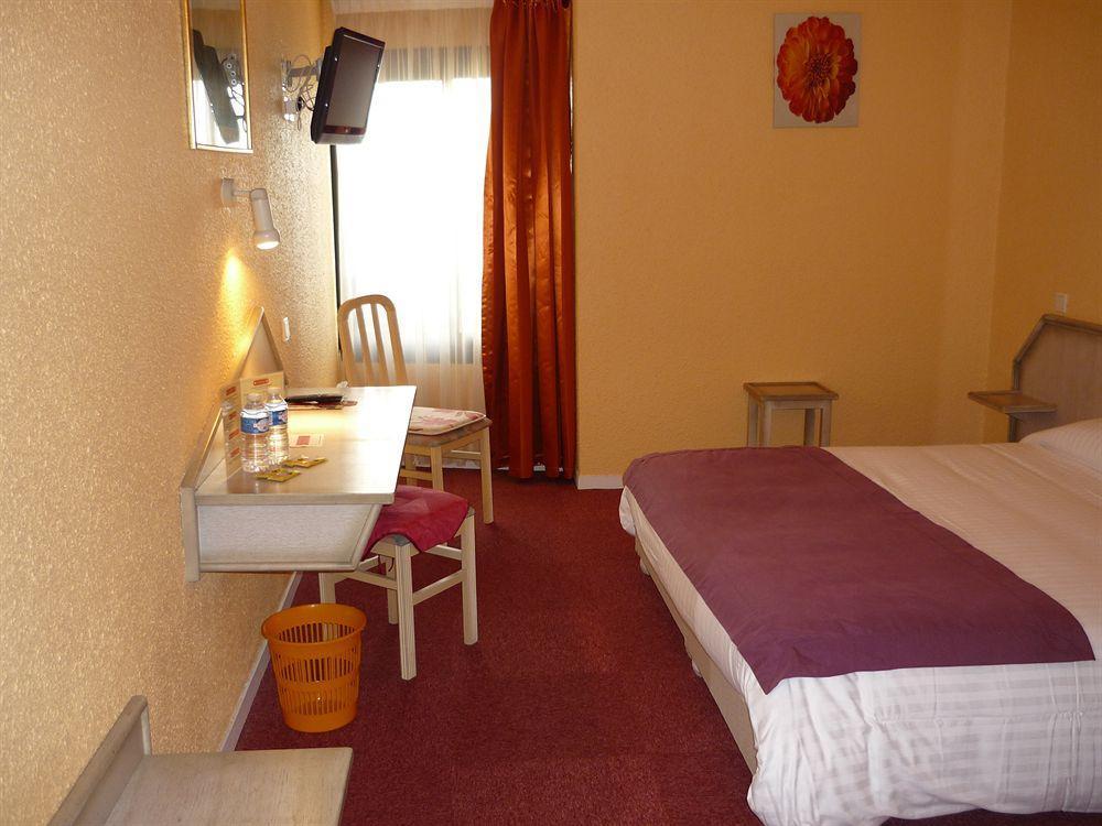 Logis Hotel Noemys Brive - Restaurant Le Teinchurier Luaran gambar