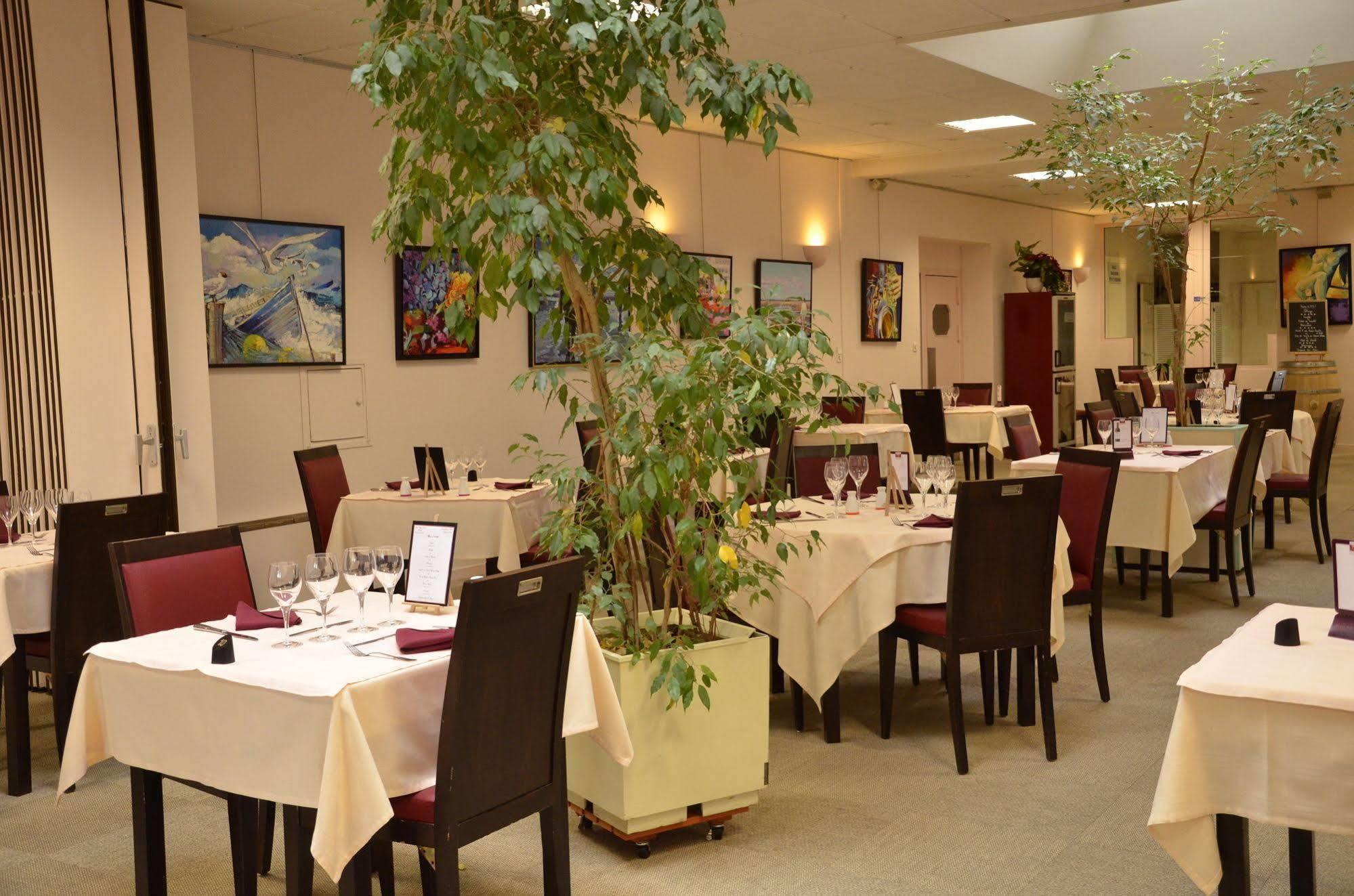 Logis Hotel Noemys Brive - Restaurant Le Teinchurier Luaran gambar