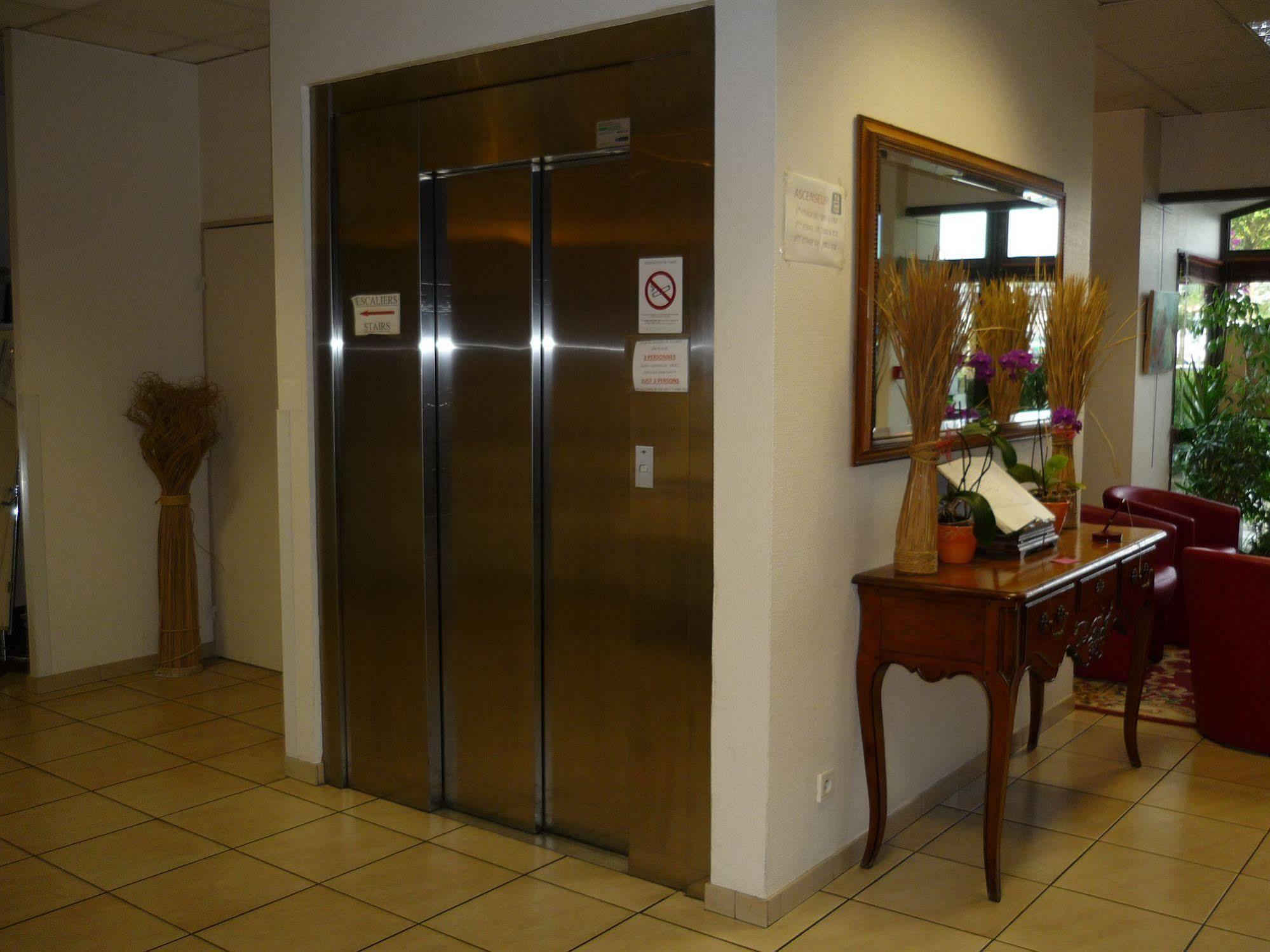 Logis Hotel Noemys Brive - Restaurant Le Teinchurier Luaran gambar